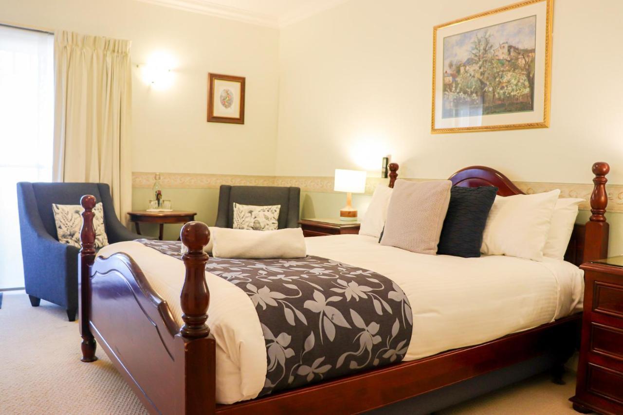 Plumes Boutique Bed & Breakfast Тамуорт Экстерьер фото