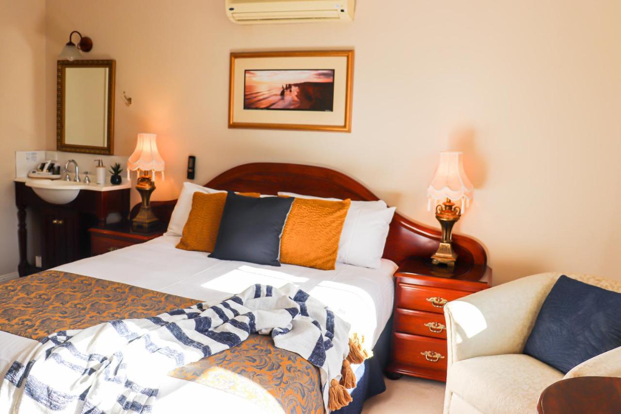 Plumes Boutique Bed & Breakfast Тамуорт Экстерьер фото