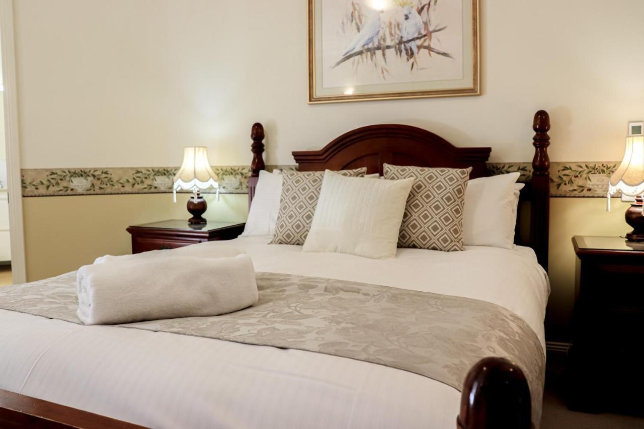 Plumes Boutique Bed & Breakfast Тамуорт Экстерьер фото