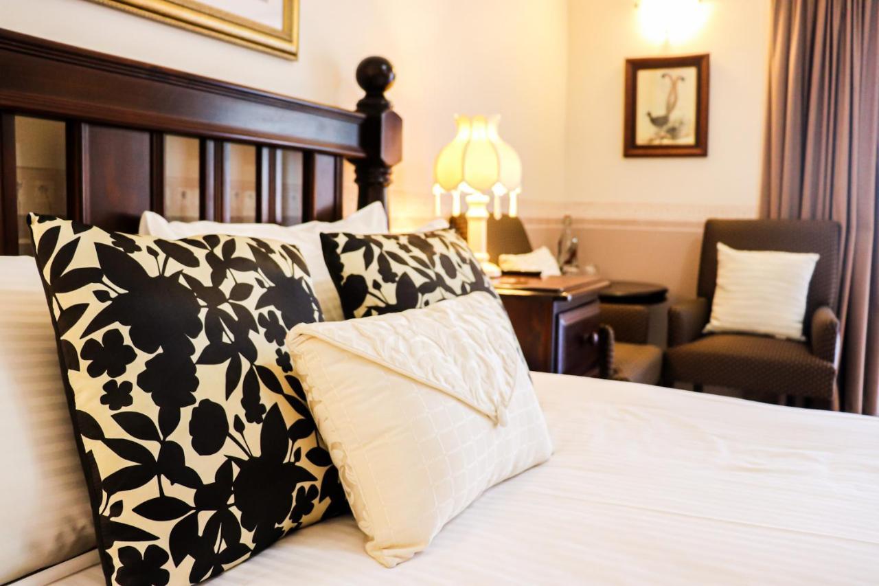 Plumes Boutique Bed & Breakfast Тамуорт Экстерьер фото